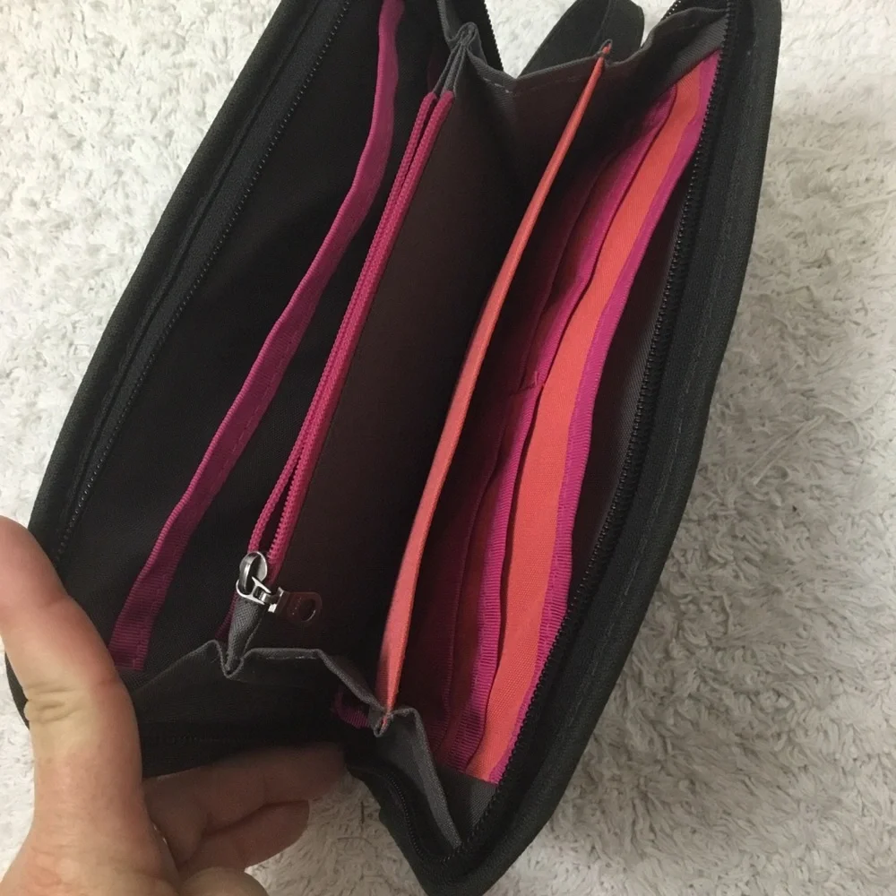 EUC REI Belltown Wristlet Clutch Wallet in Charcoal